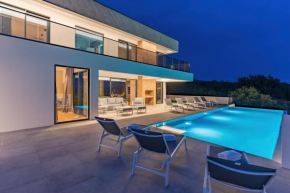 Luxury villa with private pool, sea view, 150m from sea
